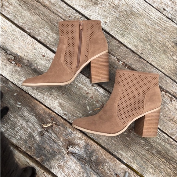 Universal Thread Tan Perforated Block Heel Booties - Picture 3 of 3